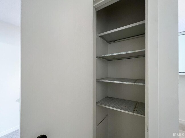 Building Photo - 513 E Graham Pl