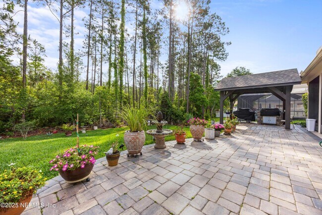 Building Photo - 552 Saddlestone Dr