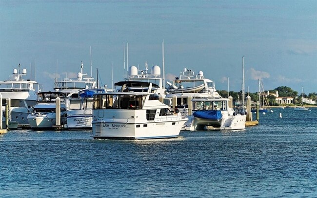 Building Photo - 1064 N Tamiami Trl