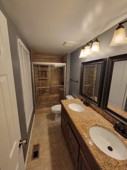 Building Photo - 4238 Glenn Dale Rd