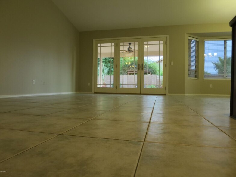 Cool, clean porcelain tile throughout house. NO carpeting - 9139 W Davis Rd
