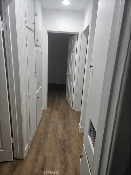 Building Photo - 1814 W Houston Ave