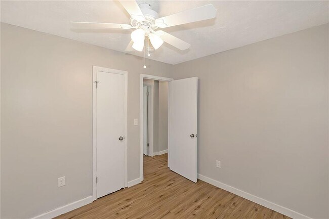 Building Photo - 455 Westside School Rd