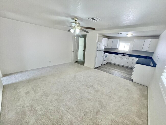 Building Photo - 3860 E Acoma Dr