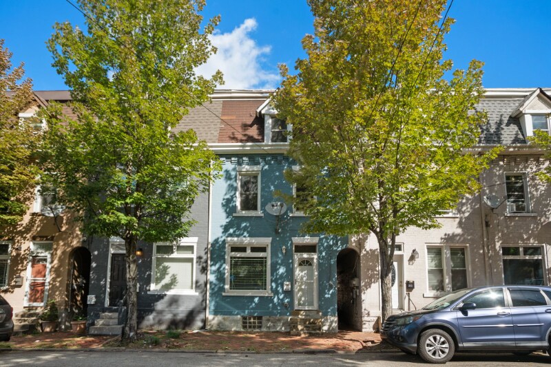 Primary Photo - 2819 Jane St