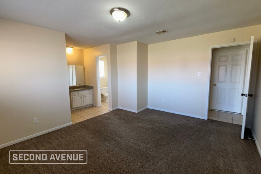 Building Photo - 7706 Waterchase Dr