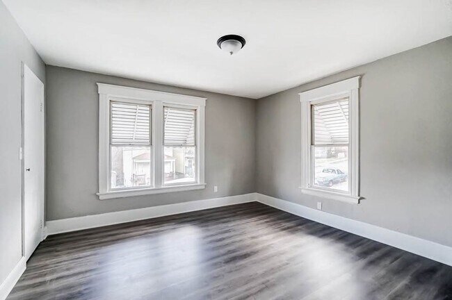 Building Photo - Updated 3 Bed 1 Bath in Price Hill!