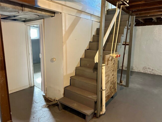 Building Photo - 7121 Lamont Dr