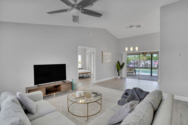 Building Photo - 13834 Geranium Pl