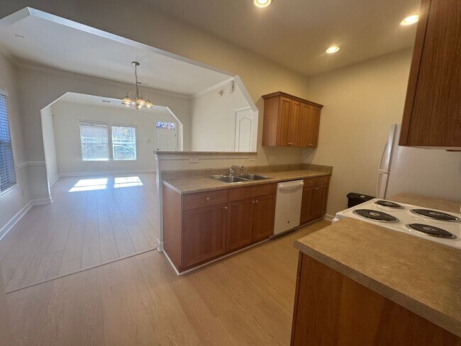 Building Photo - Charming 2-Bedroom with Fresh Updates