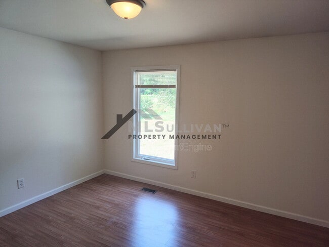 Building Photo - 308 Lakeshore Dr