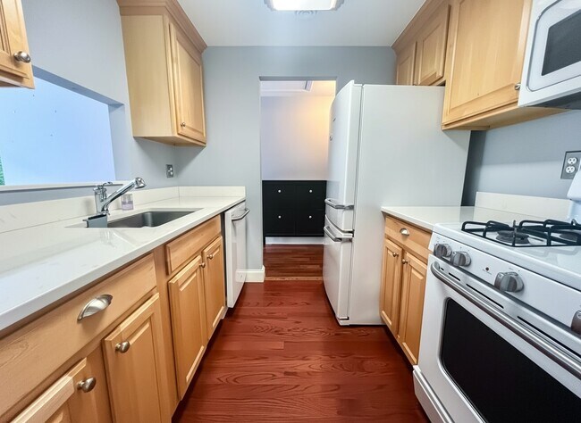 Building Photo - 1619 Spruce St