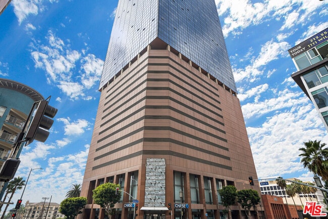 Building Photo - 1100 Wilshire Blvd