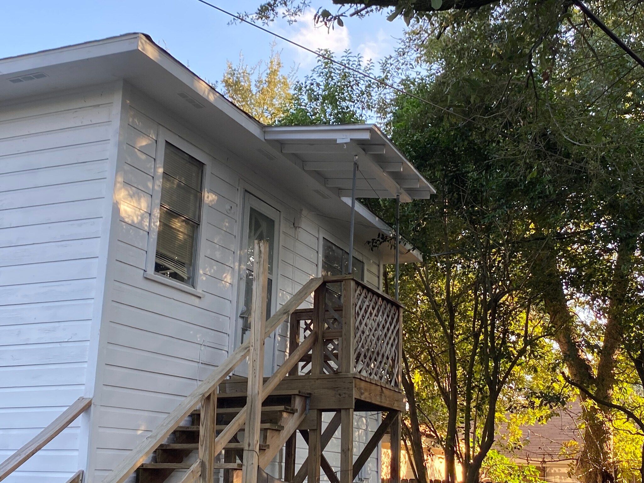 garage apartment - 4422 Bell St