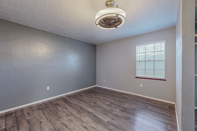 Building Photo - 2830 Floral Rd NW