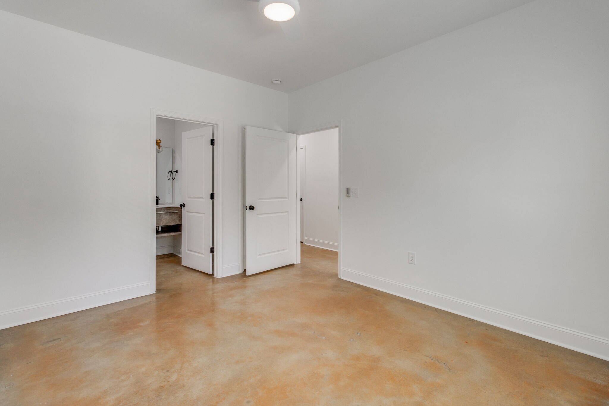 Building Photo - 133 Harden St