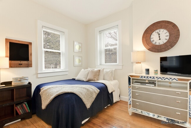 Building Photo - 1800 19th Street NW Apt 4