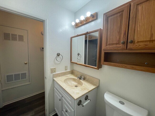 Building Photo - 3711