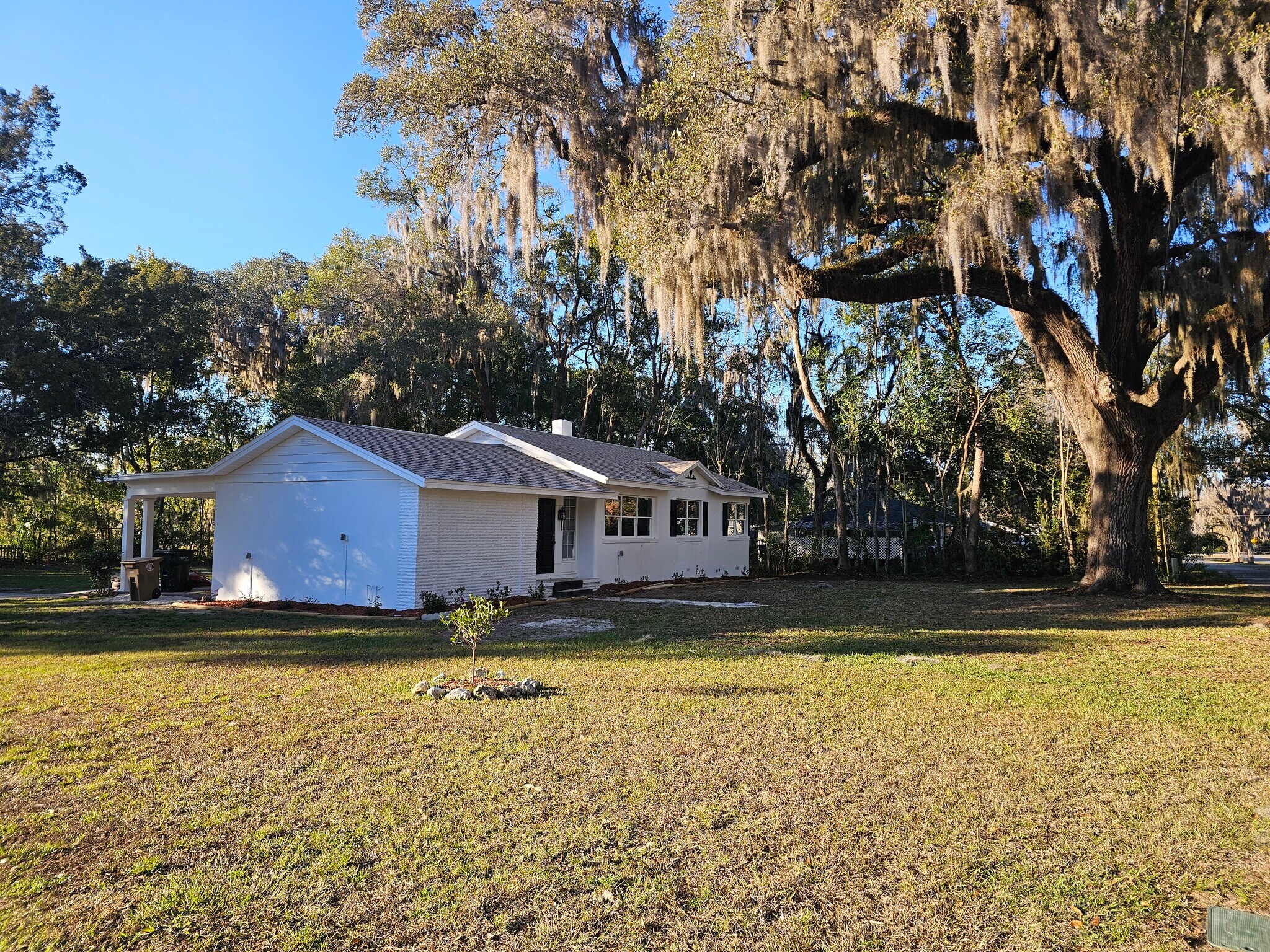 Building Photo - 322 SE 28th Ave