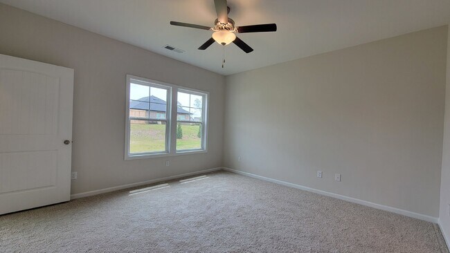 Building Photo - Your Ideal Home Awaits in Simpsonville
