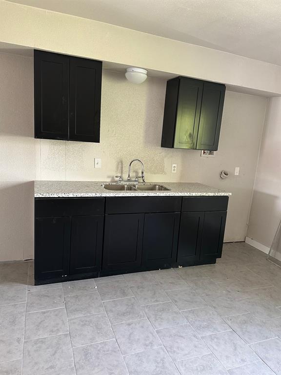 Building Photo - 3831 Wipprecht St