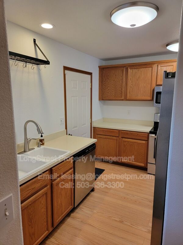 Building Photo - 3121 NE Flintlock Pl