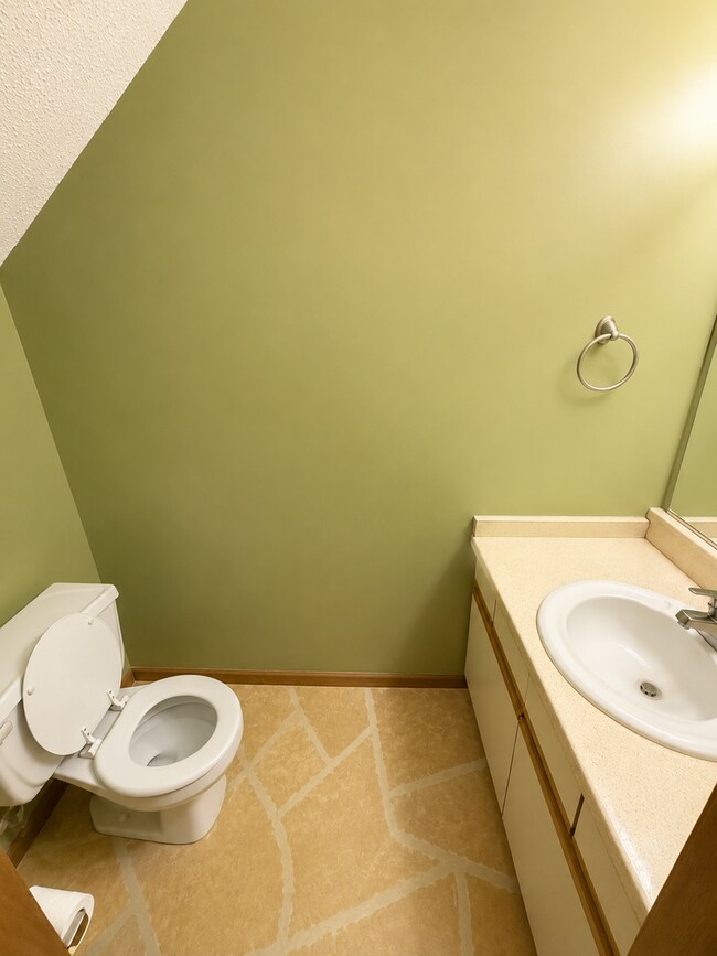 Building Photo - 4 Bedroom Westside Townhome | Great Location | Low-Maintenance Living