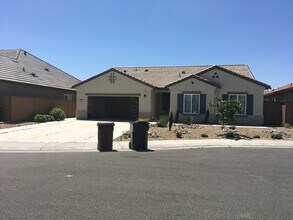 Building Photo - This immaculate single story 4Bedrooms, 2....