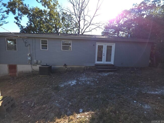 Building Photo - 408 Lindenhurst Dr