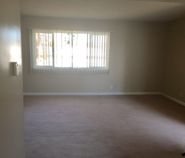 Building Photo - 3452 Redwood Ct