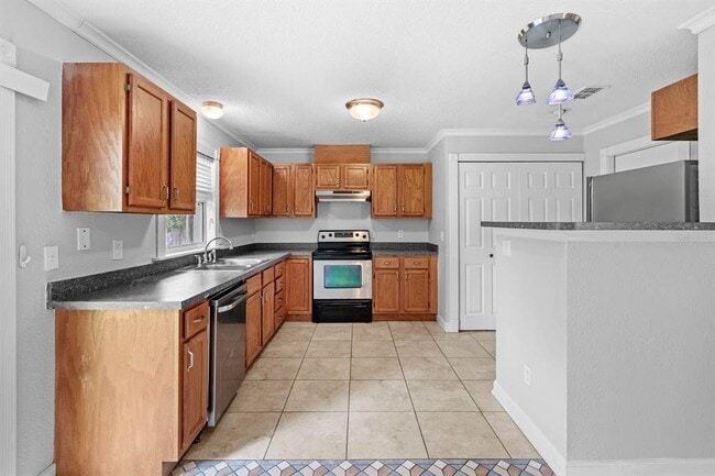 Building Photo - 126 Page St