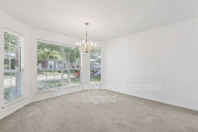 Building Photo - 10971 Castle Dr