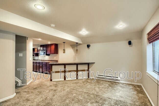 Building Photo - 13460 Vine St