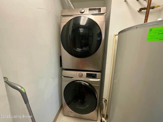 Building Photo - 324 E Main St