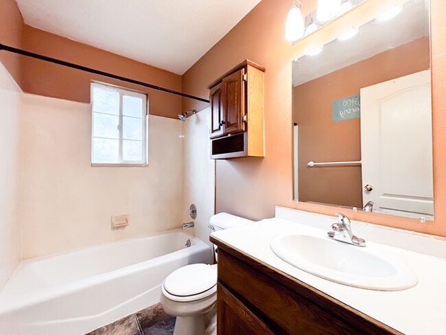 Building Photo - Perfect 5 bed - 2 bath Ranch Home near the...