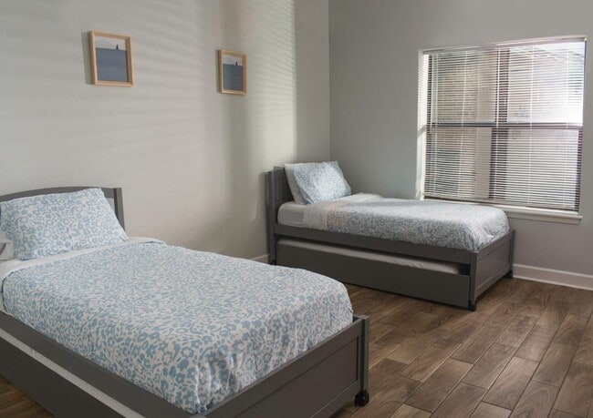 Building Photo - 13321 Lake Breeze Ln