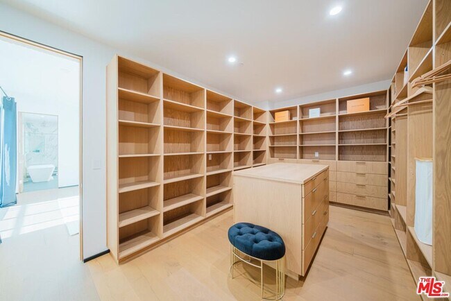 Building Photo - 5141 Varna Ave