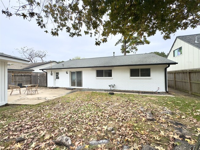 Building Photo - 1415 Mapleton Dr