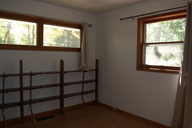 Building Photo - Marvelous 4 Bed 2.5 Bath House In Quarry H...
