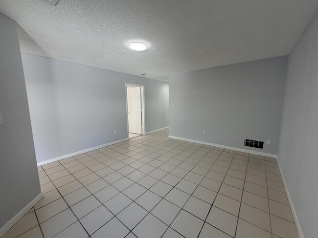 Building Photo - 182 Sparrow Dr