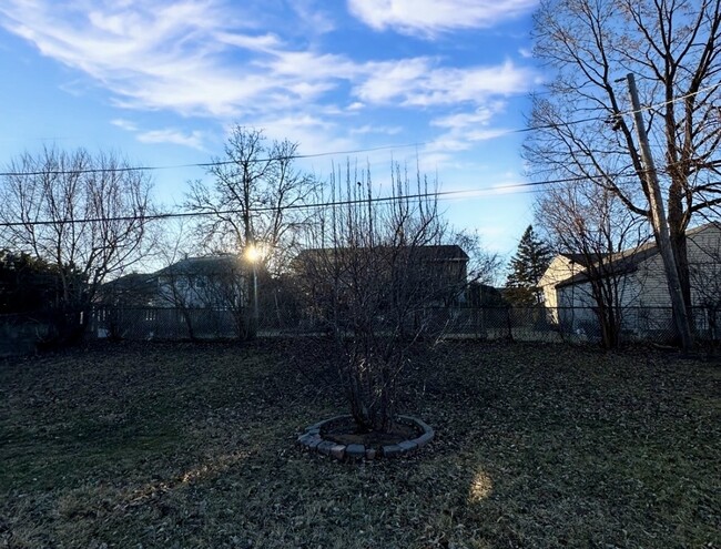 Building Photo - 344 Hickory Ave