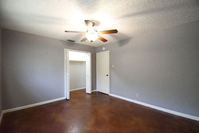 Building Photo - Charming 2 Bedroom, 1 Bath in Whitehouse ISD!