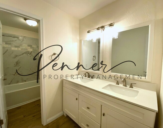 Building Photo - 449 NE Churchill St