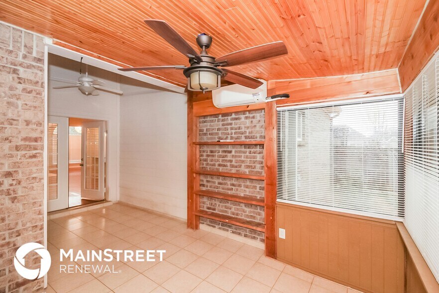 Building Photo - 372 Fleets Hill Dr