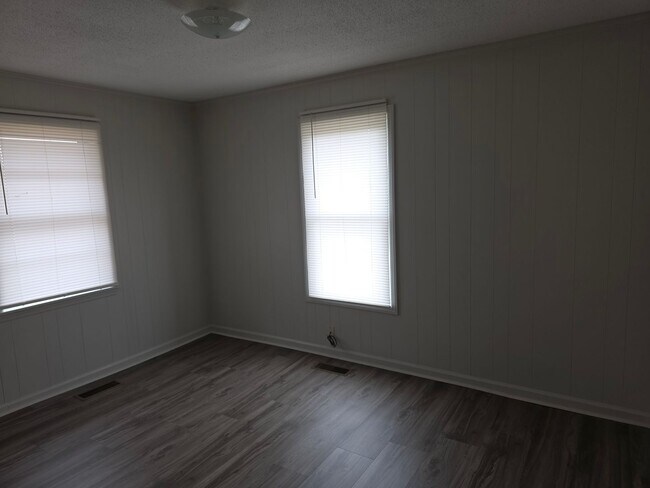 Building Photo - BONNER AVE-F&amp;S