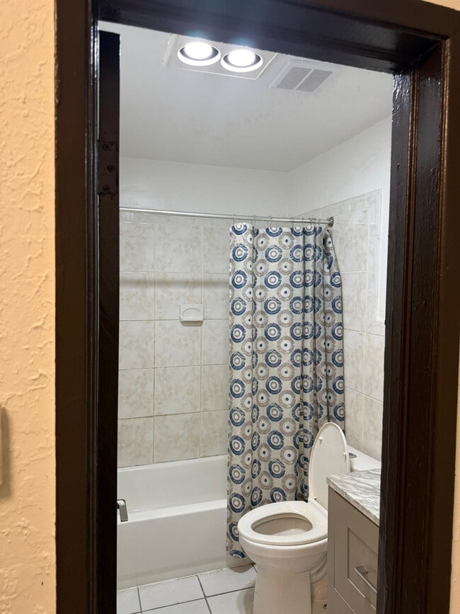 Building Photo - 429 NW 15th Ave