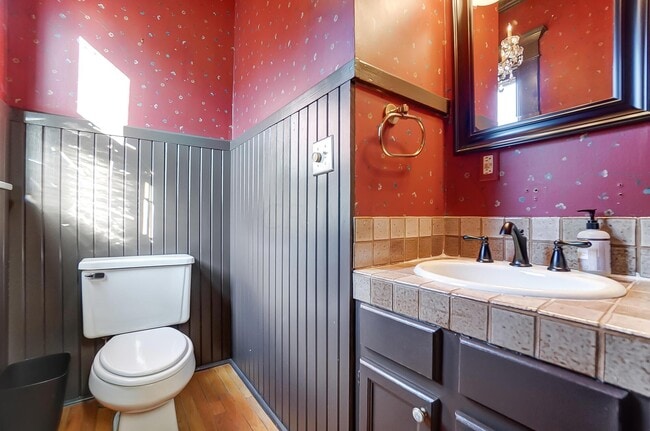 Building Photo - 557 S Grant Ave