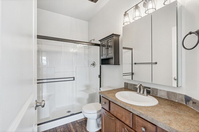 Building Photo - 910 W Chaperon Peak Dr