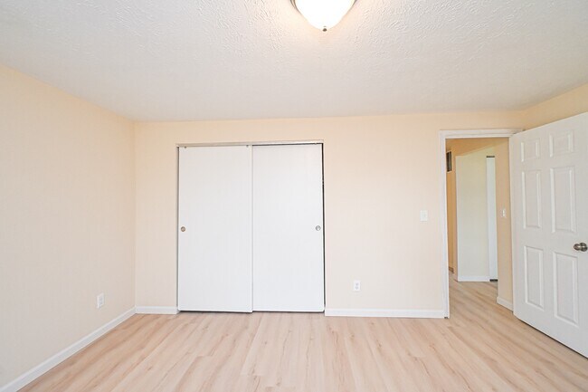 Building Photo - 6171 Little Creek Ct