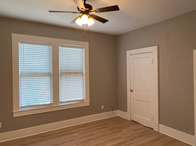 Building Photo - UPDATED 2 BEDROOM CENTRAL BELTON NEAR UMHB